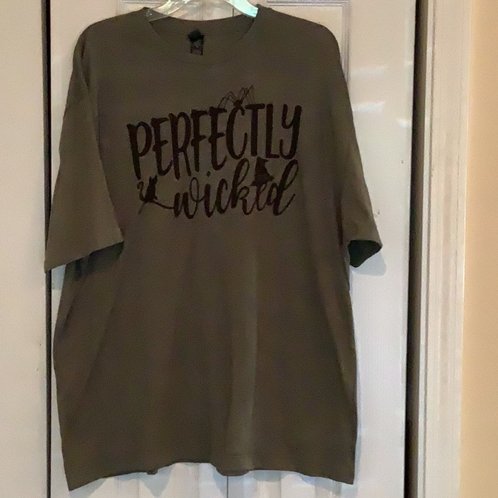 Perfectly Wicked Graphic Tee in Olive Green XXL
